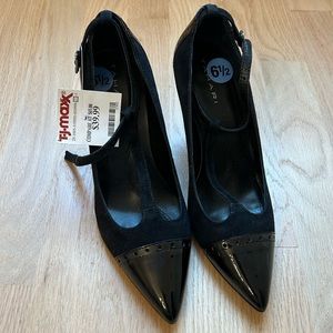 NWT Tahari heeled Mary Jane shoes. Size 6.5